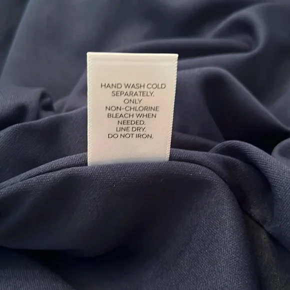 Sheer fabric overlay on lined bodice . - Picture 5 of 5